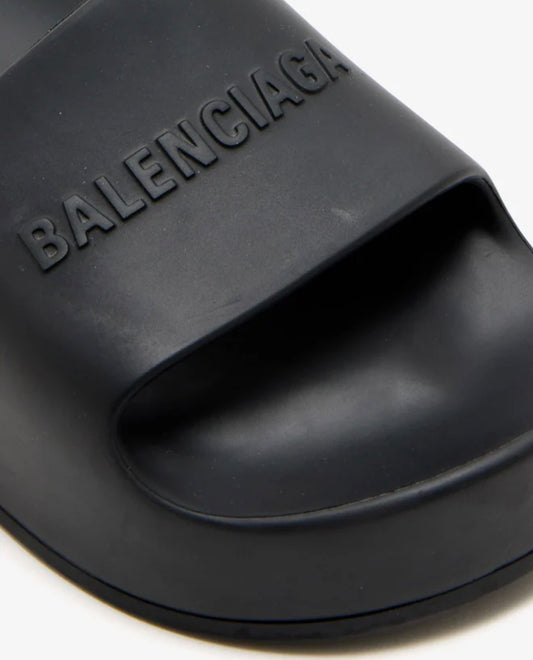 BALENCIAGA PRE-LOVED
Chunky slide sandals