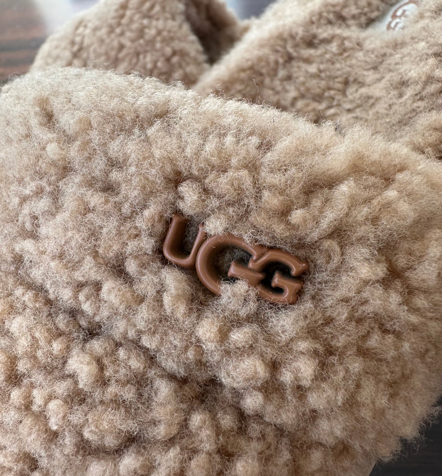 UGG
Cozetta Curly Slides in Sheepskin