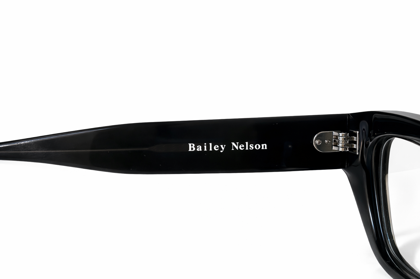 Bailey Nelson - Julio
Vintage Black Frame