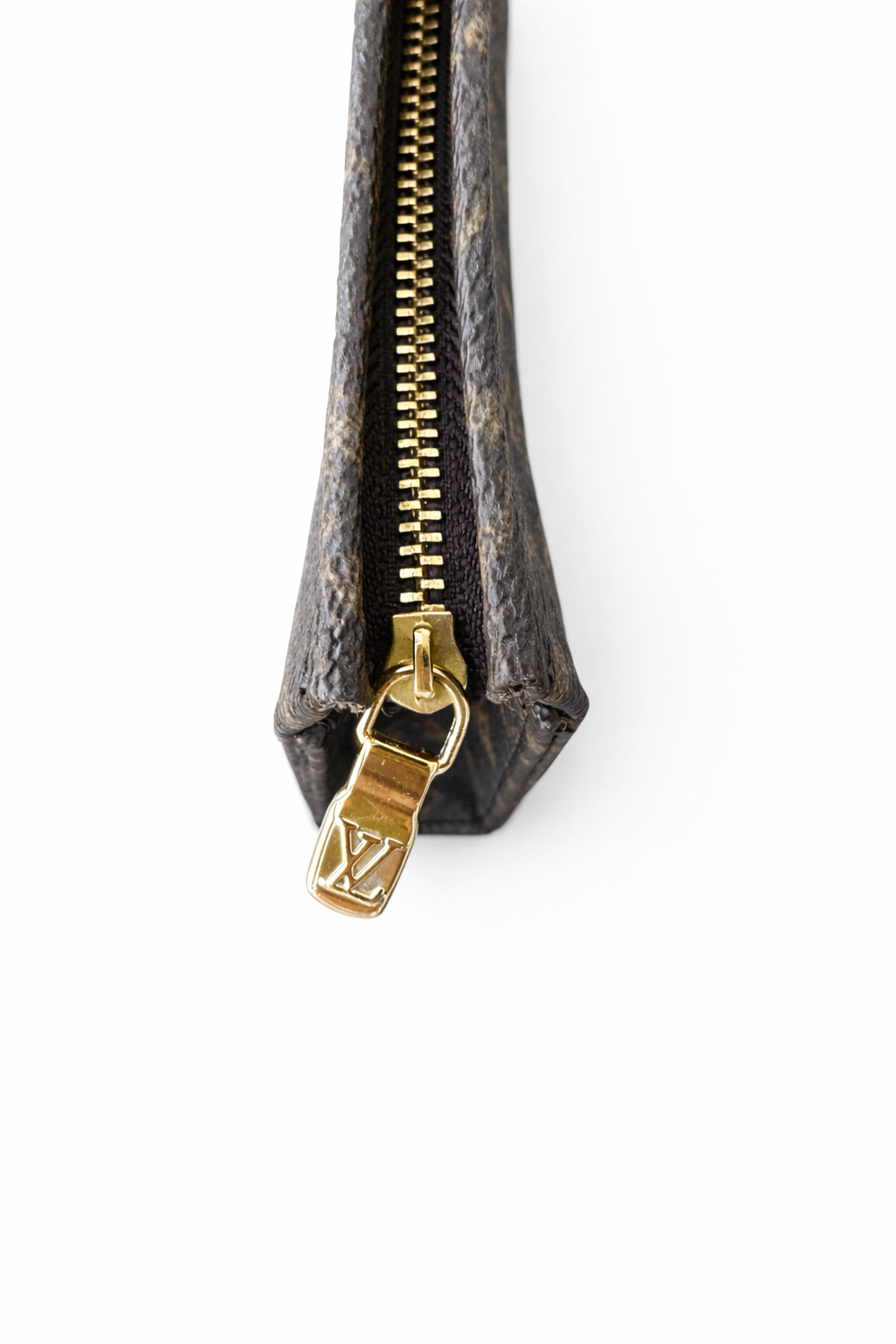LOUIS VUITTON - Poche Toilette GM